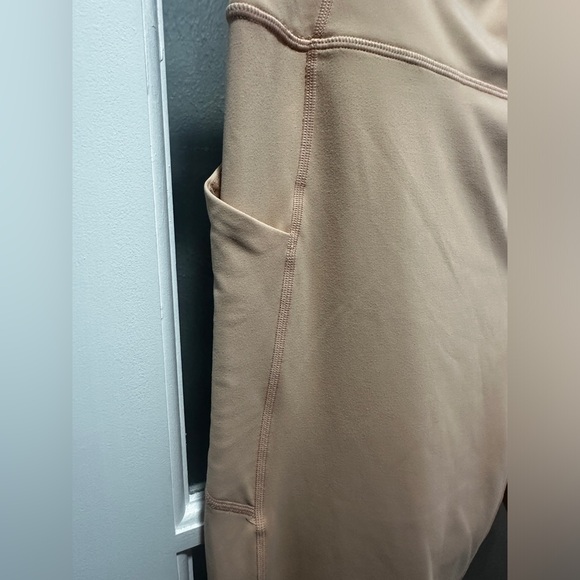 ⭐️SOLD⭐️ Fabletics Oasis PureLuxe High-Waisted 7/8 Legging - Picture 4 of 9